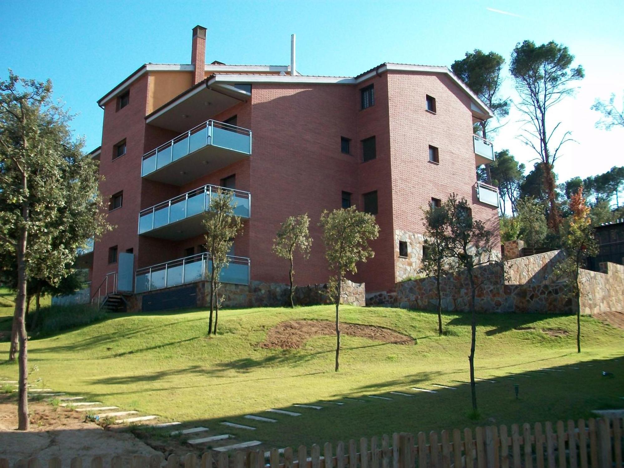 Aparthotel Del Golf Sant Cugat del Valles Bagian luar foto