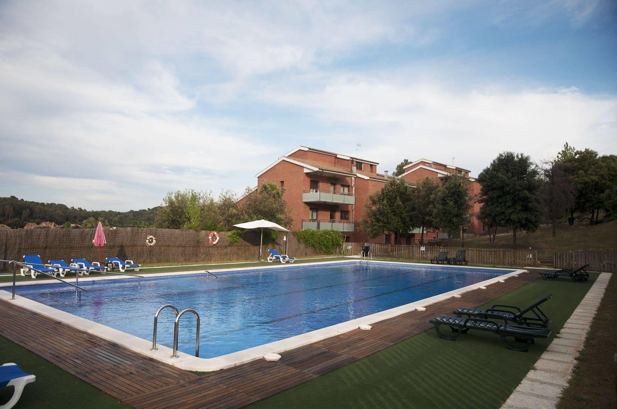 Aparthotel Del Golf Sant Cugat del Valles Bagian luar foto