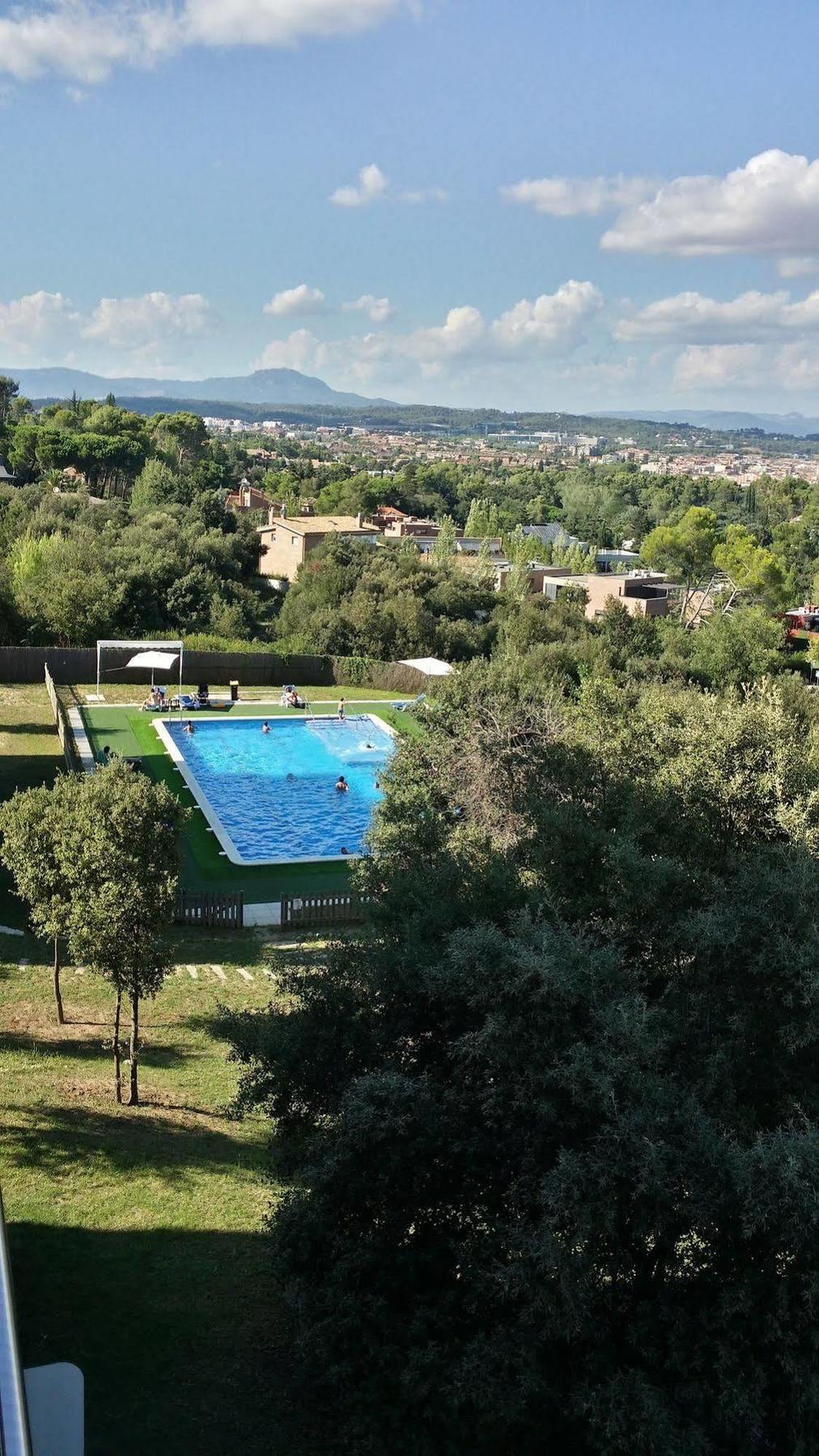 Aparthotel Del Golf Sant Cugat del Valles Bagian luar foto